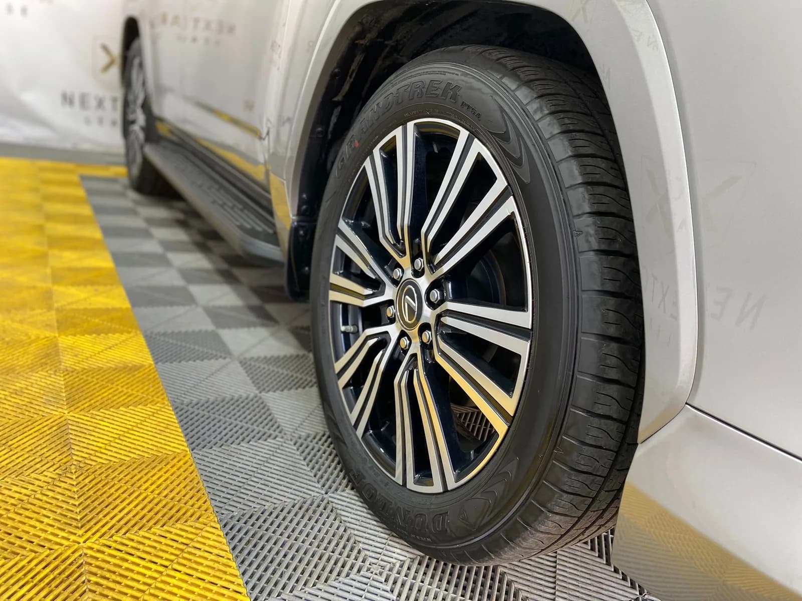 Lexus LX500d