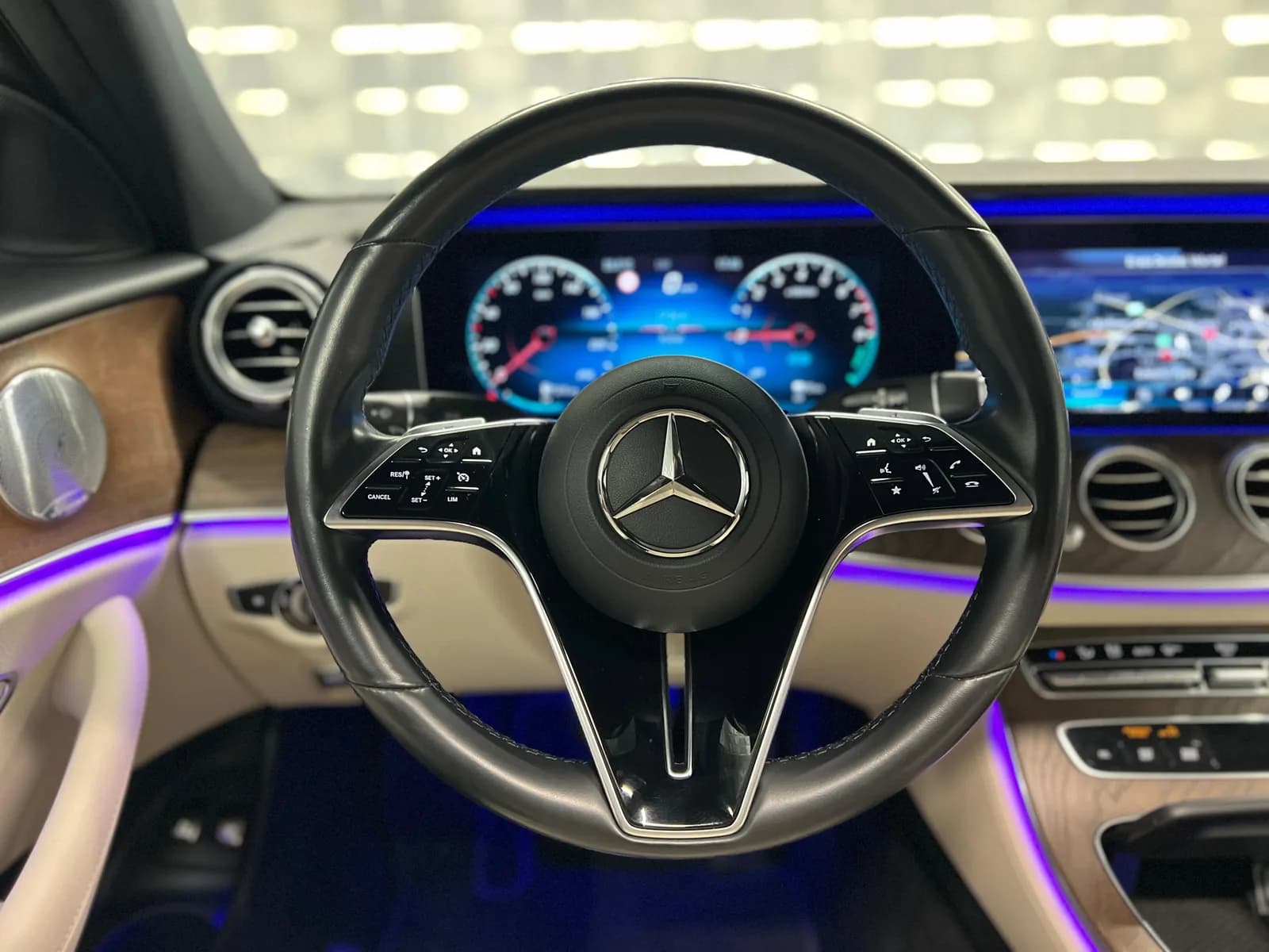 MERCEDES BENZ E300e 4MATIC AMG Line