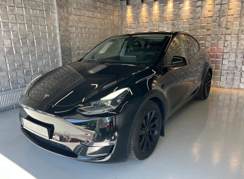 Tesla Model Y Long Range Performance Dual Motor AWD