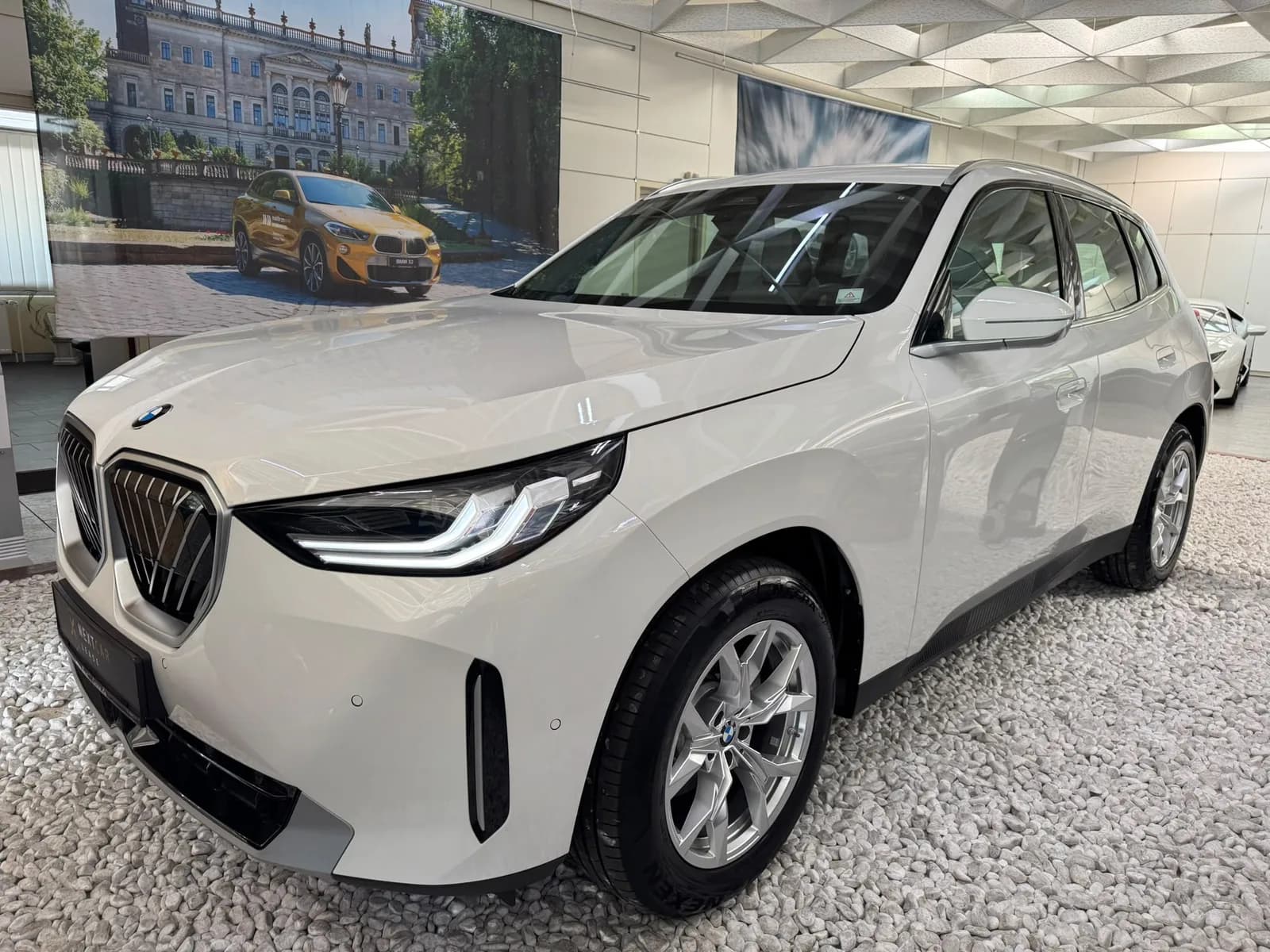 BMW X3 20d xDrive din 2025: SUV mediu cu diesel mild-hybrid